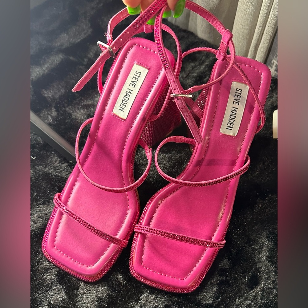 Steve Madden Fuchsia Strappy Heels